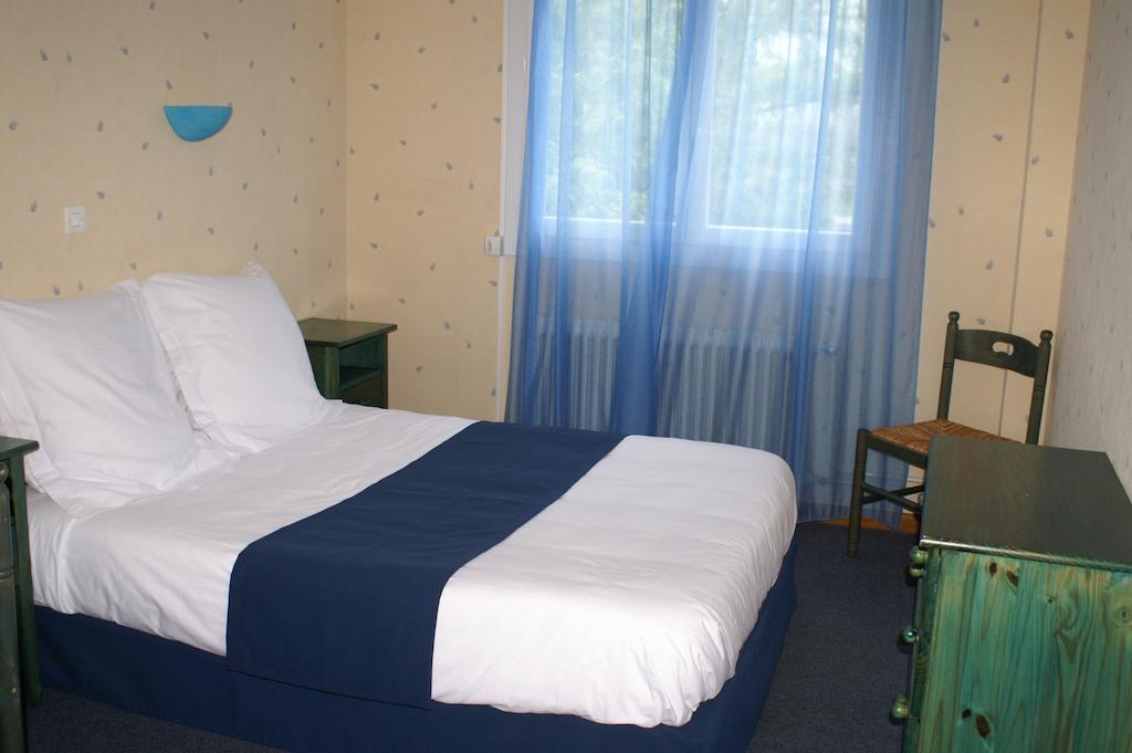 Hotel Celeste Bagnères-de-Luchon Zimmer foto