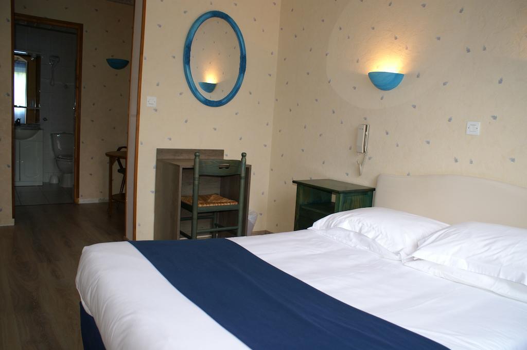 Hotel Celeste Bagnères-de-Luchon Zimmer foto
