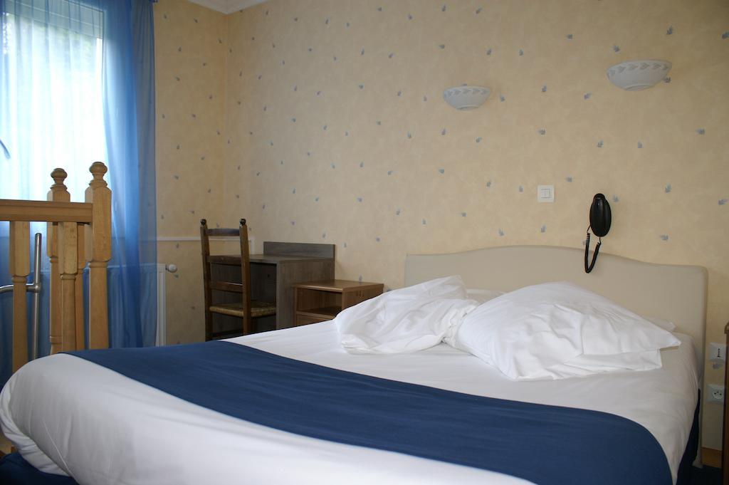 Hotel Celeste Bagnères-de-Luchon Zimmer foto