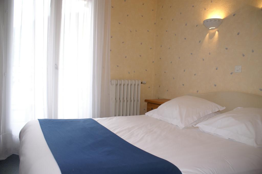 Hotel Celeste Bagnères-de-Luchon Zimmer foto