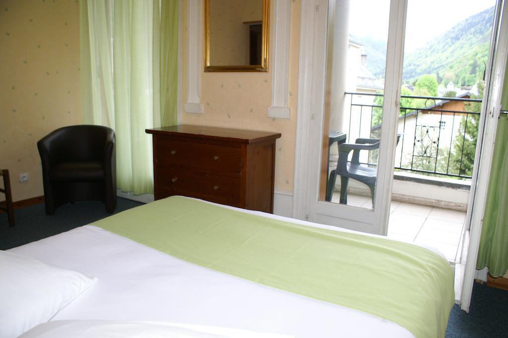 Hotel Celeste Bagnères-de-Luchon Zimmer foto