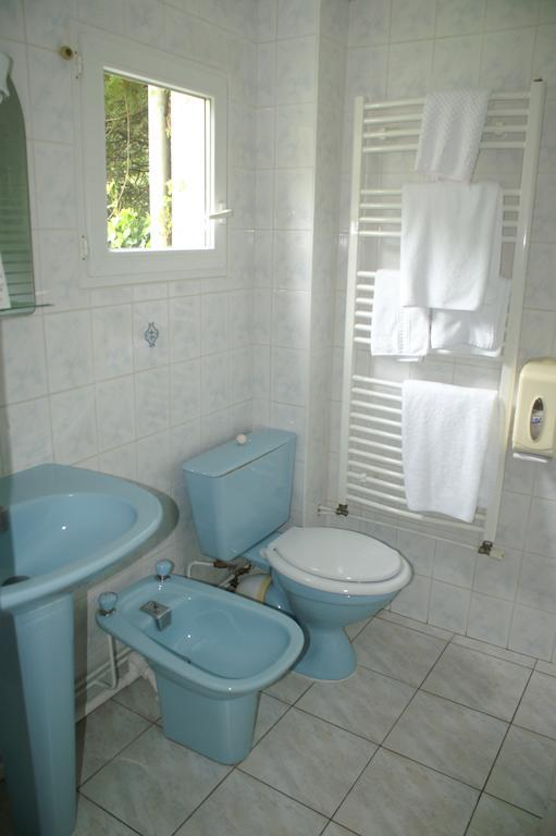 Hotel Celeste Bagnères-de-Luchon Zimmer foto