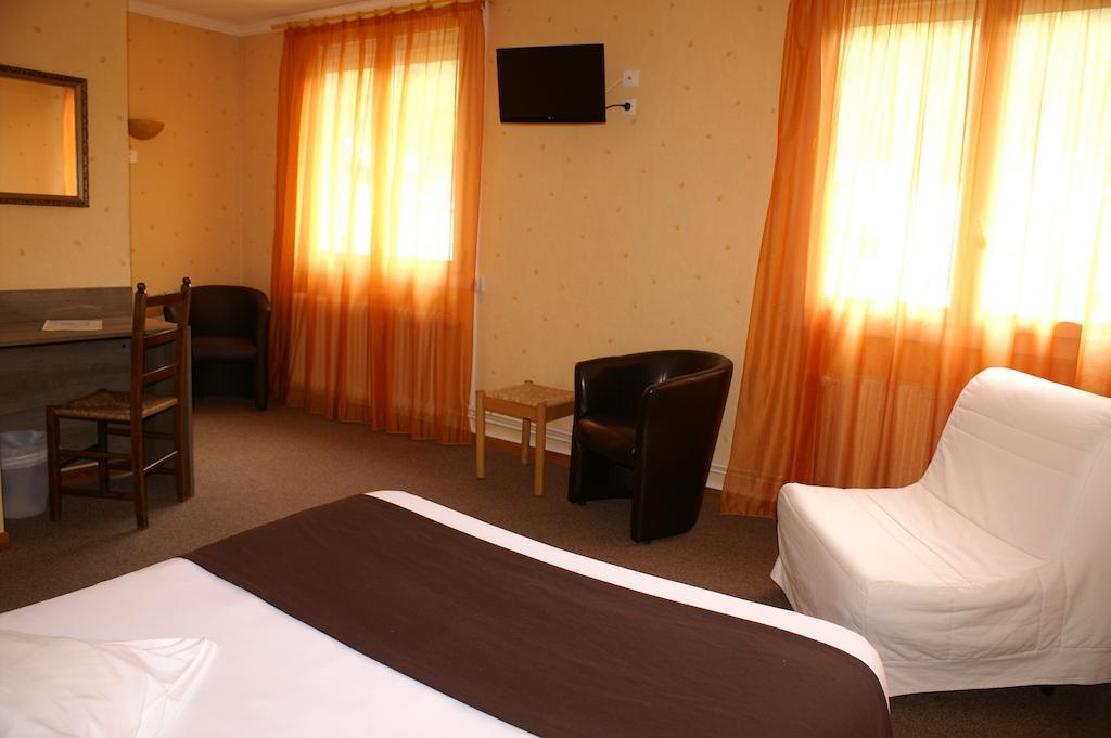 Hotel Celeste Bagnères-de-Luchon Zimmer foto