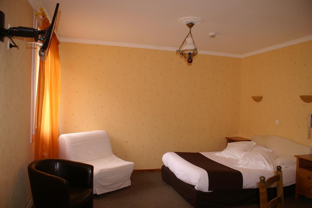 Hotel Celeste Bagnères-de-Luchon Zimmer foto