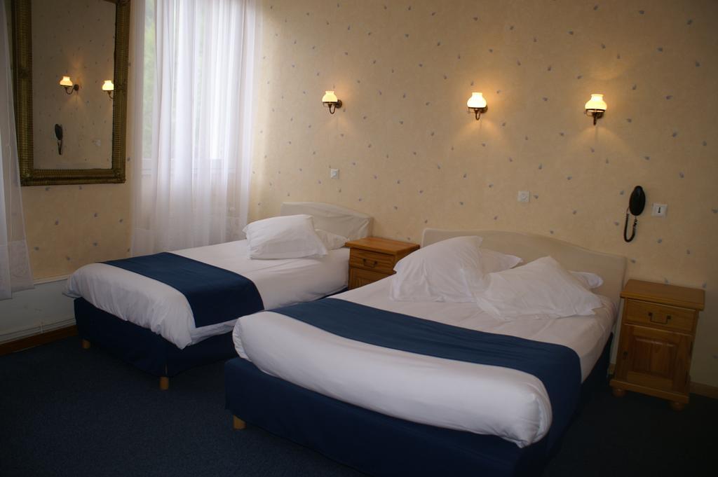 Hotel Celeste Bagnères-de-Luchon Zimmer foto